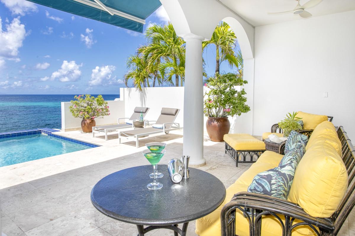 12_EtoiledeMer-OutdoorSeating_ villa 4 chambres piscine vue mer Cupecoy Saint Martin